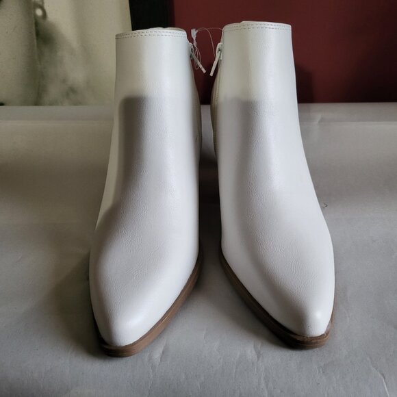 NWOT CENTRO POINT WHITE ANKLE BOOT SZ 9.5 - Picture 2 of 7